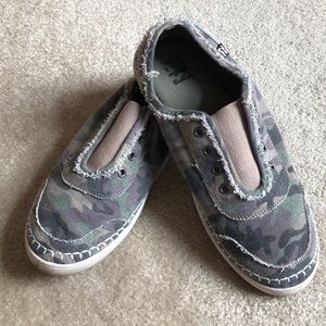 BILLABONG Camo slip on Sz 9.5